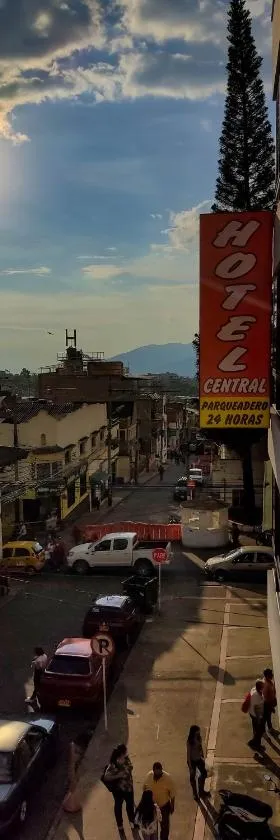 Hotel Central Fusa，位于富萨加苏加的酒店