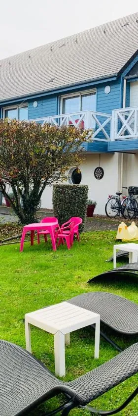 Contact hôtel - Motel Les Bleuets & SPA，位于翁弗勒尔的酒店