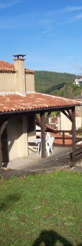 Charmante maison à Puy-l'Évêque avec jardin et balcon，位于Puy-lʼÉvêque的酒店