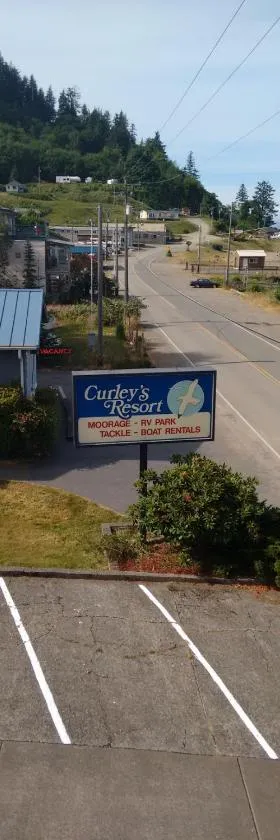 Curley's Resort & Dive Center，位于Sekiu的酒店