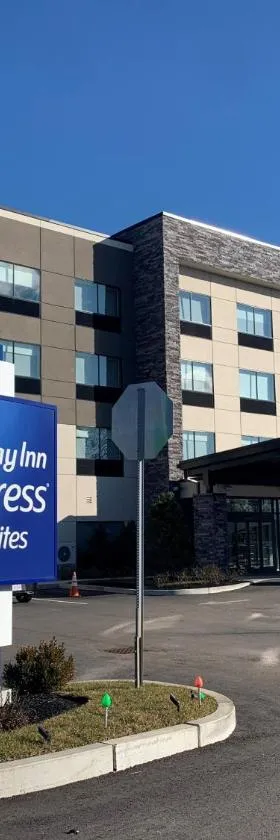 Holiday Inn Express & Suites - Boston South - Randolph by IHG，位于兰道夫的酒店