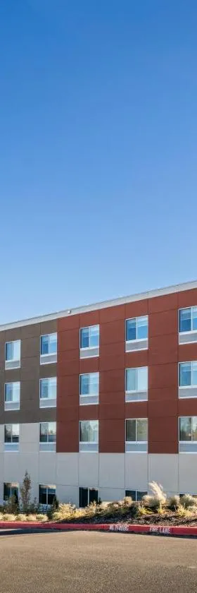 Holiday Inn Express & Suites - Bend South by IHG，位于本德的酒店
