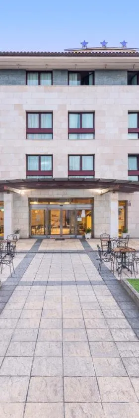 Hospedium Hotel Blu Loiu，位于洛乌的酒店