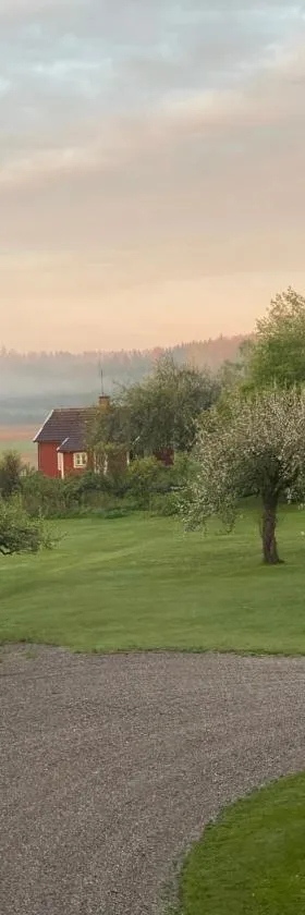 Herrgårdsflygel mitt i Sörmland，位于Malmköping的酒店