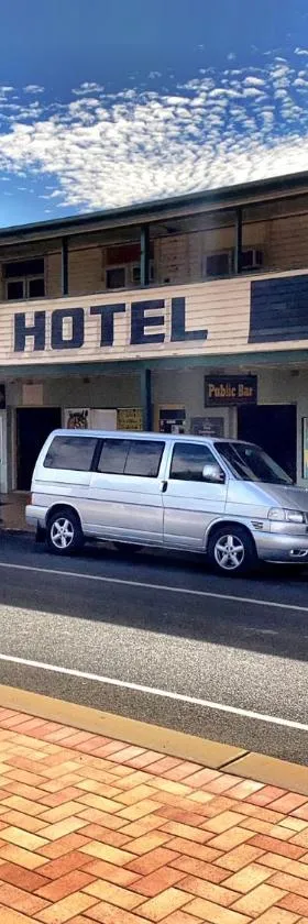 Royal Carrangarra Hotel，位于Tambo的酒店