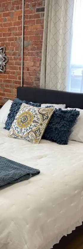Brickhouse Loft - a boutique hotel，位于Martinsville的酒店