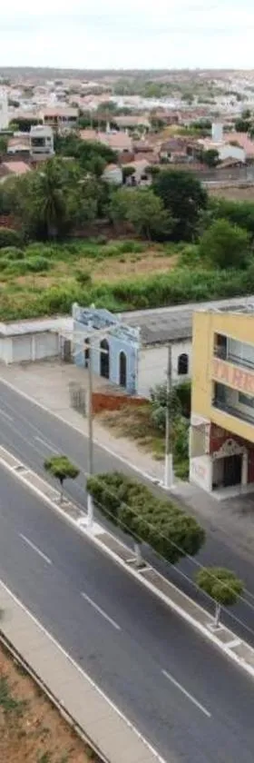 Tahen Hotel，位于Santa Quitéria的酒店