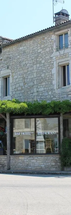 Logis Hotels- Auberge de la Tour - Hôtel et restaurant，位于Sauzet的酒店