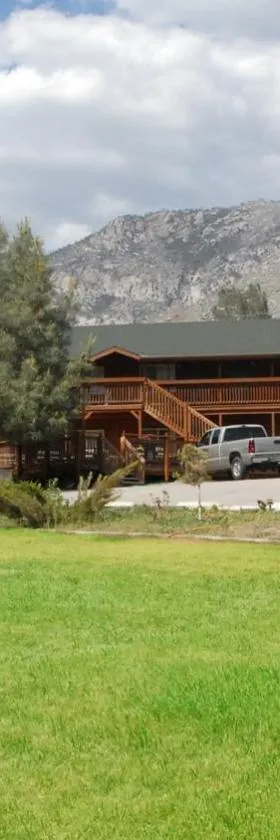 Corral Creek Lodge，位于克恩维尔的酒店