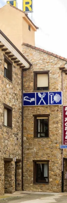 El Roble Hotel Restaurante，位于Tábara的酒店