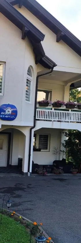 Apartments Airport Inn，位于Dubrave Gornje的酒店
