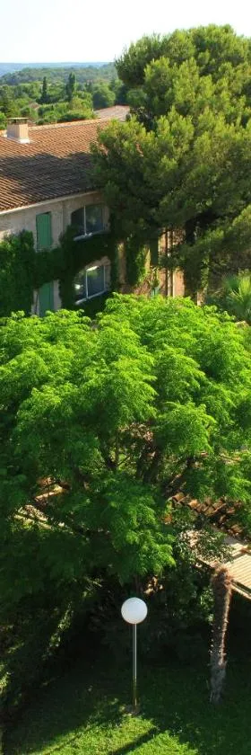 Logis Hotel Restaurant Uzès Pont du Gard，位于于泽斯的酒店