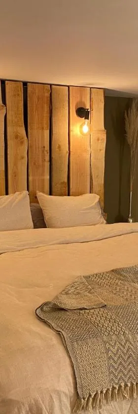 Le Retour aux Sources - Chambre d'Hôte chaleureuse et conviviale，位于绍德方丹的酒店