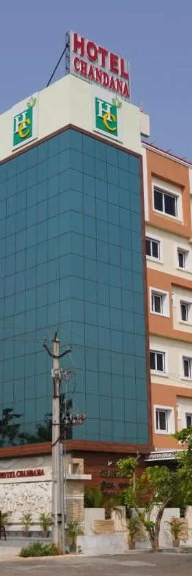 Hotel Chandana Square，位于维沙卡帕特南的酒店