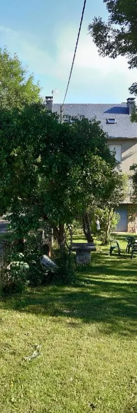Au Domaine des oiseaux，位于Montredon的酒店