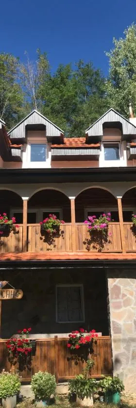 Kuca za odmor ,,Balkan”，位于Crni Vrh的酒店