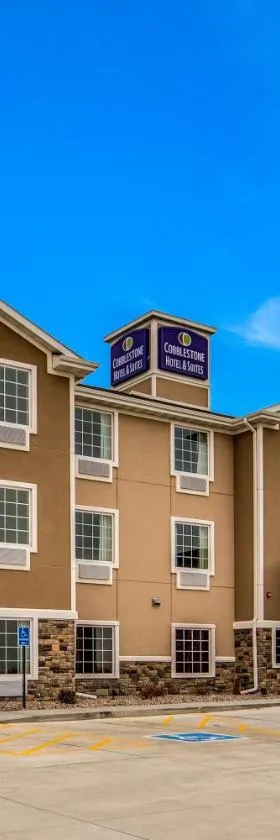 Cobblestone Hotel & Suites - Cozad，位于Cozad的酒店