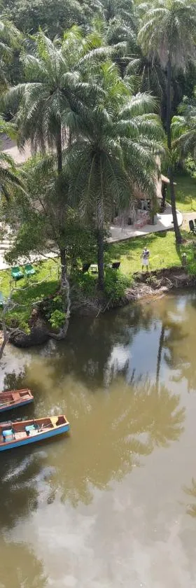 AbCa溪流山林小屋，位于宾当的酒店