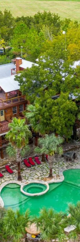 Moon River Ranch，位于Satin的酒店