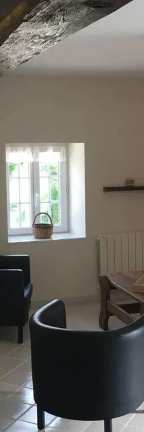 logement indépendant LE POULAILLER proche Guédelon，位于特雷尼的酒店