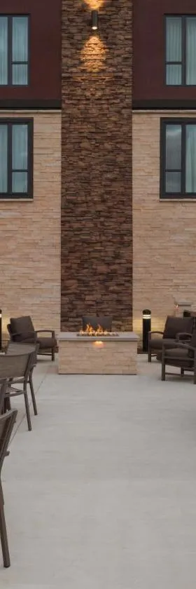 Holiday Inn Chicago Schaumburg by IHG，位于绍姆堡的酒店