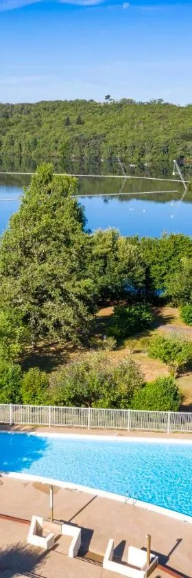 Camping du Lac de Saint-Pardoux，位于圣帕尔杜的酒店
