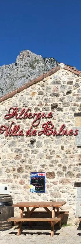 Albergue Villa de Bulnes，位于布尔内斯的酒店