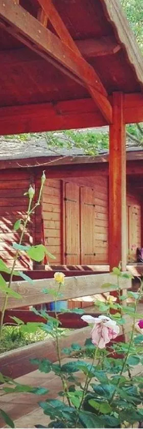 Bungalow & Camping Fuente De Regrustan，位于格劳斯的酒店