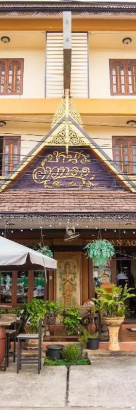 伴奥通酒店，位于董里的酒店