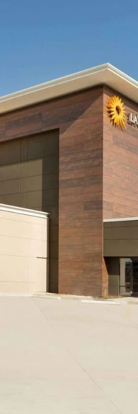 La Quinta Inn & Suites by Wyndham St Louis Route 66，位于圣路易斯的酒店