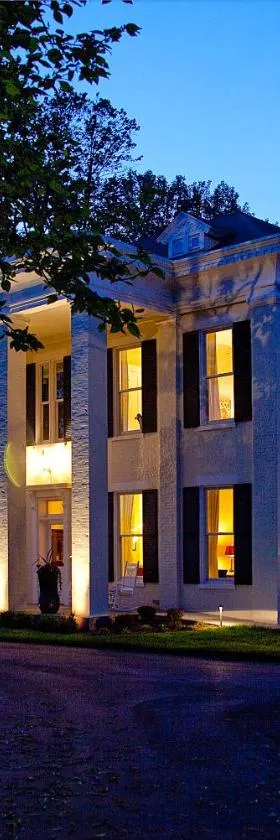 Riverside Inn Bed and Breakfast，位于Warsaw的酒店