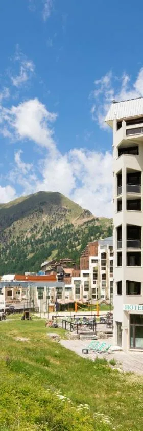 SOWELL HOTELS Le Pas du Loup，位于伊索拉2000的酒店
