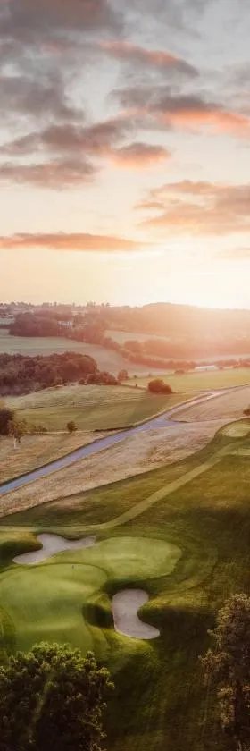 Bjäre Golfklubb Hotel & Lodge，位于巴斯塔德的酒店