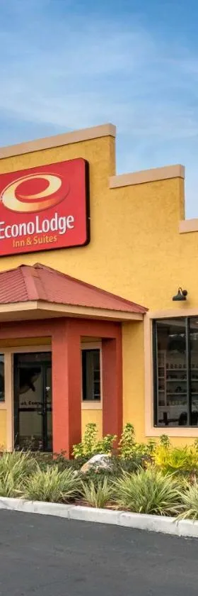 麦格特中心伊克诺旅店，位于基西米的酒店