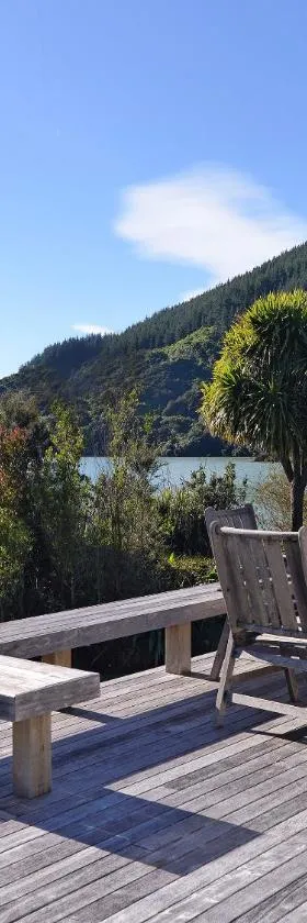 Ngaire's Haven - Mahau Sound Holiday Home，位于Ohingaroa的酒店
