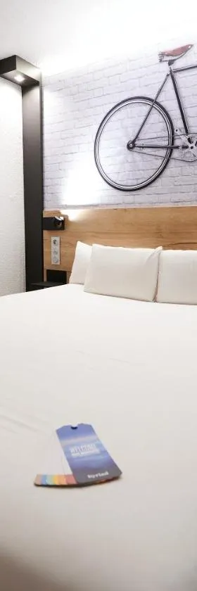 基里亚德拉瓦勒酒店，位于拉瓦勒的酒店