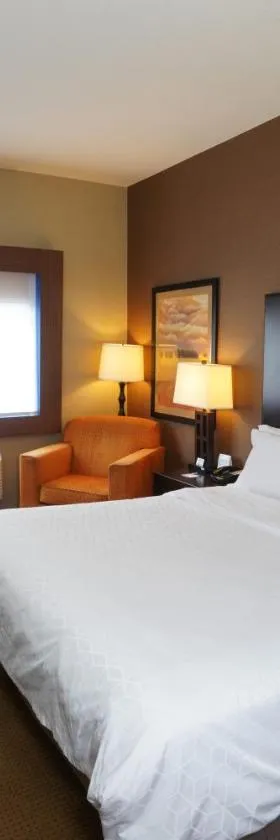 Creekside Hotel & Suites，位于坎宁维尔的酒店