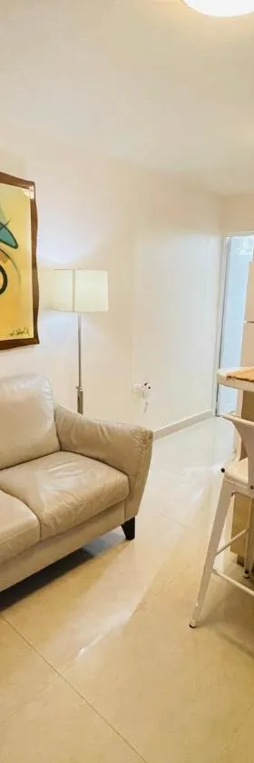 Compact Haven with Private Entrance and FREE Parking and Laundry，位于庞塞的酒店