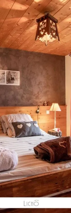 Chez Mamie Anna (B&B et Chalet)，位于贝桑的酒店