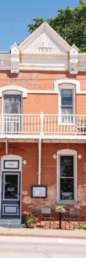 The Burlington Hotel & Bar - Alma WI，位于Alma的酒店
