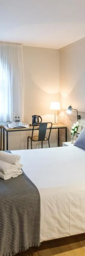 Hotel Torres Manlleu，位于曼列乌的酒店