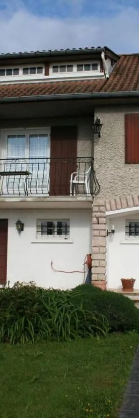 1 Bedroom House 20min walk to centre in Tournus，位于图尔尼的酒店
