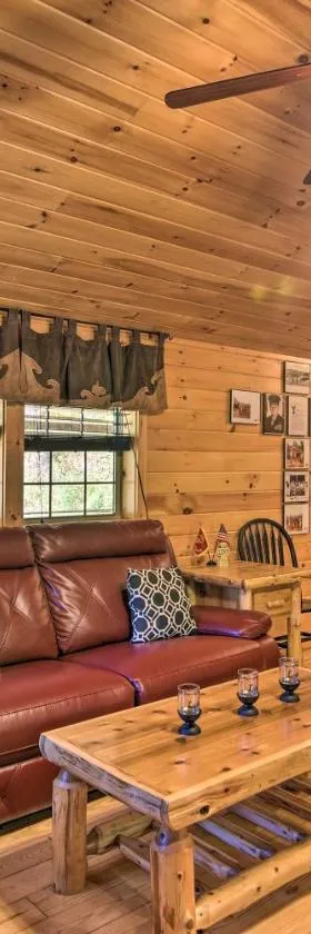 Parsons Semper Fi Cabin with Fire Pit!，位于Parsons的酒店