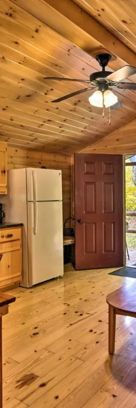 Hooah Cabin Retreat with Grill and Step-Free Access，位于Parsons的酒店