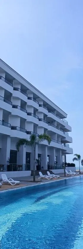 Pacific Regency Beach Resort, Port Dickson，位于波德申的酒店