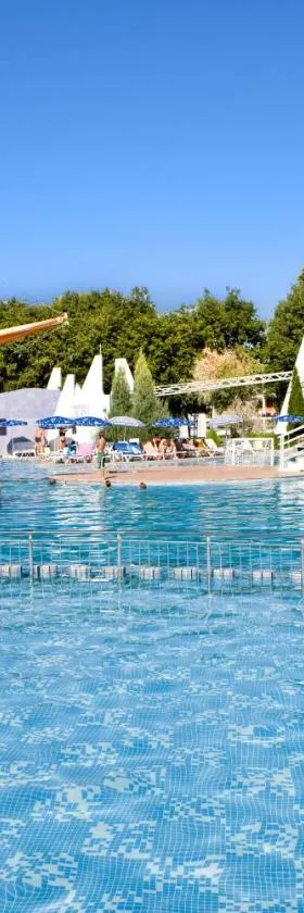 Hotel Ralitsa Aquaclub - All Inclusive plus Aquapark，位于阿尔贝纳的酒店