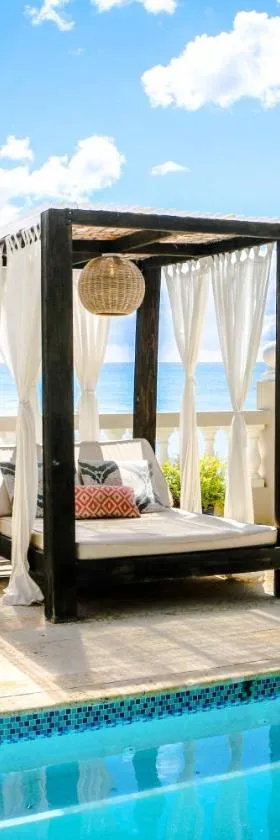Tres Sirenas Beach Inn，位于林康的酒店