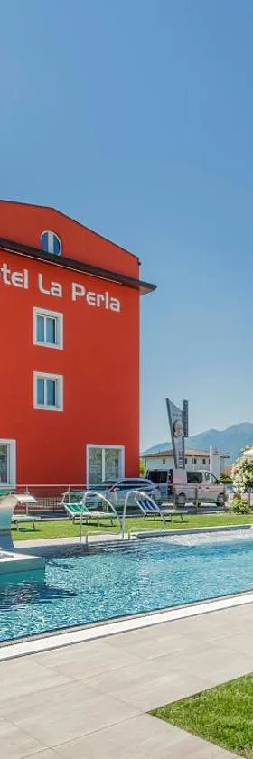 Hotel La Perla，位于Sant' Antonino (S. Antonino)的酒店
