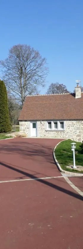 Le Moulin des Noës，位于Sainte-Marguerite-de-Carrouges的酒店
