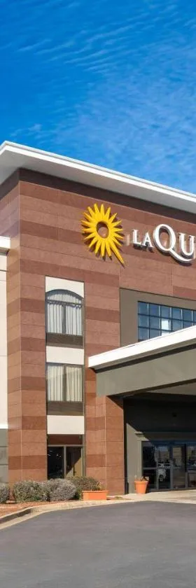 La Quinta Inn & Suites by Wyndham-Albany GA，位于奥尔巴尼的酒店